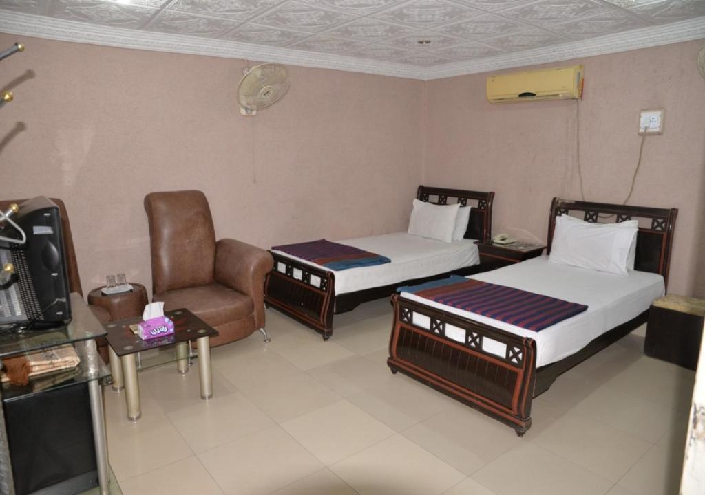 Step inn Guest House Sukkur photo