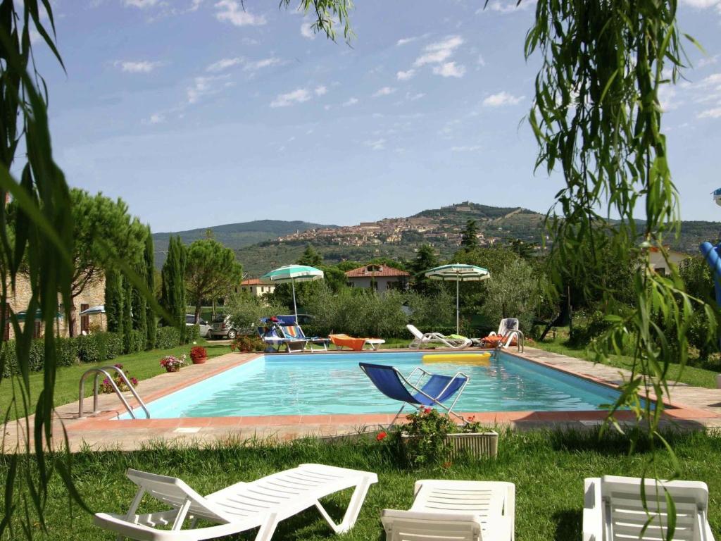 Farmhouse with private terrace, garden and pool, overlooking the town of Cortona