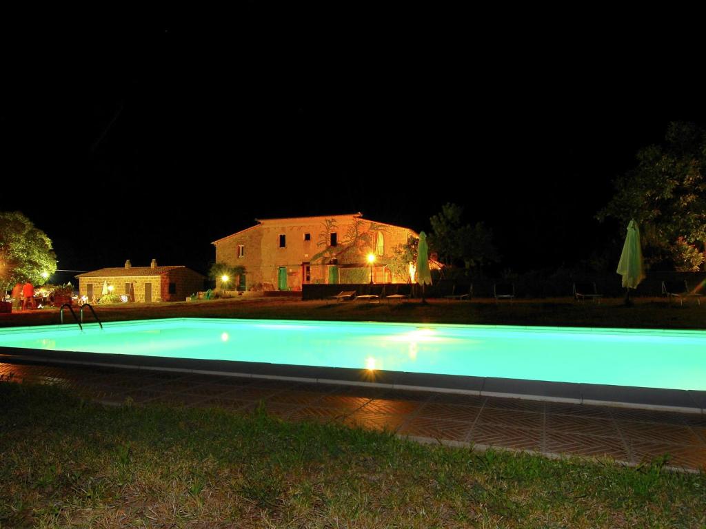 Farmhouse in Sorano with Swimming Pool, Terrace, Barbecue