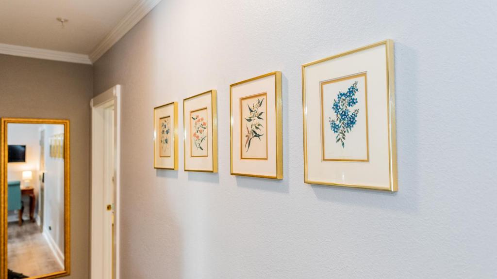 Meranova Guest Inn photo