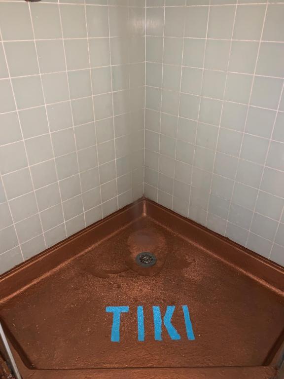 Tiki Lodge McHenry - Downtown Modesto photo