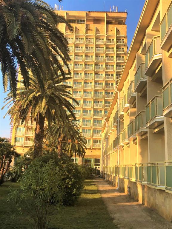 Amza Park Hotel — Hotel in Gagra