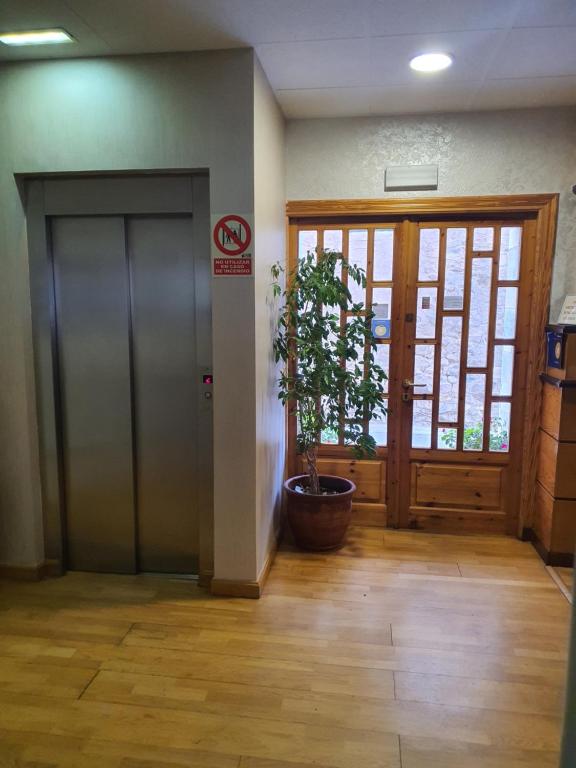 Hotel Gomar — Hotel in Zaragoza