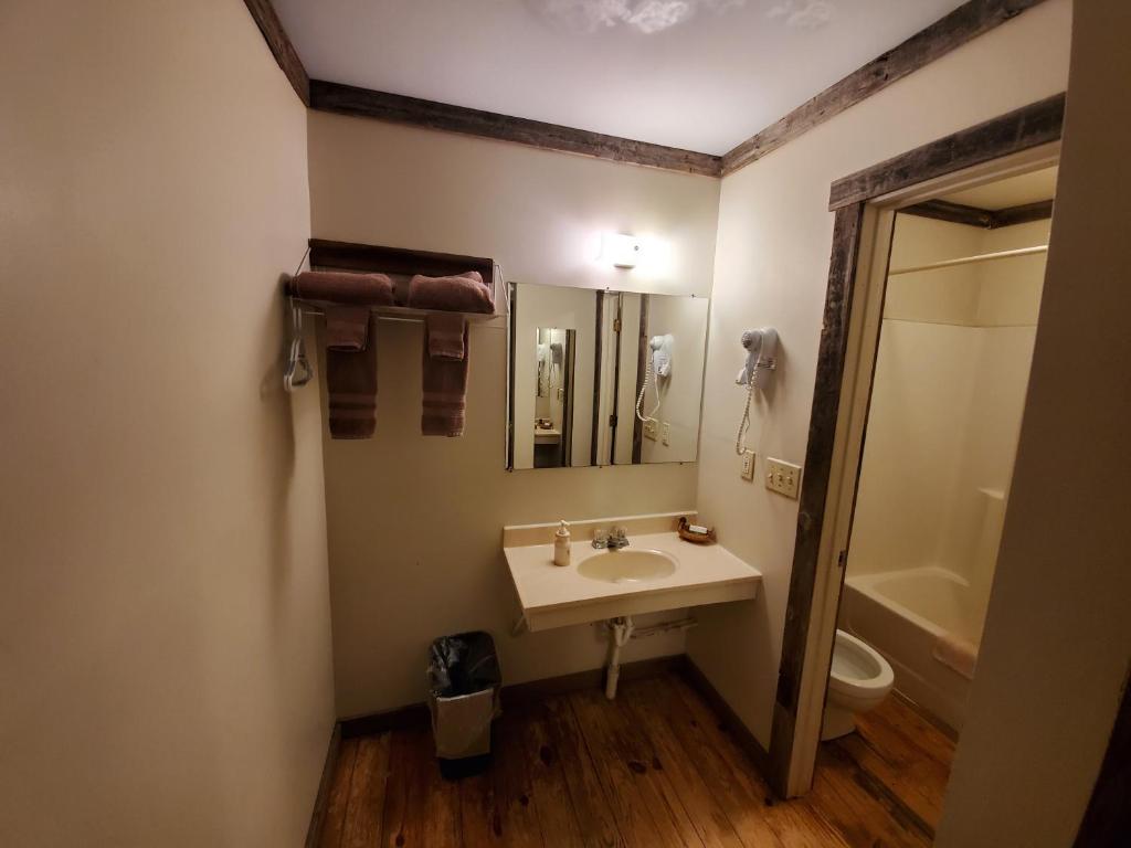 Jamesport Inn photo