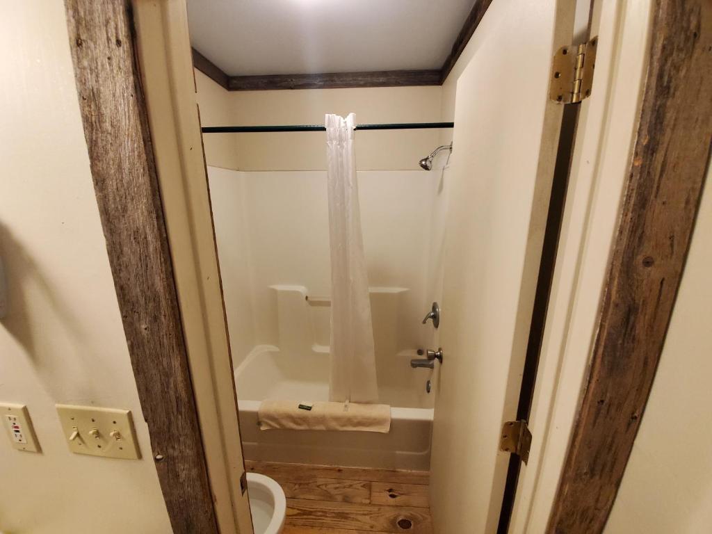 Jamesport Inn photo
