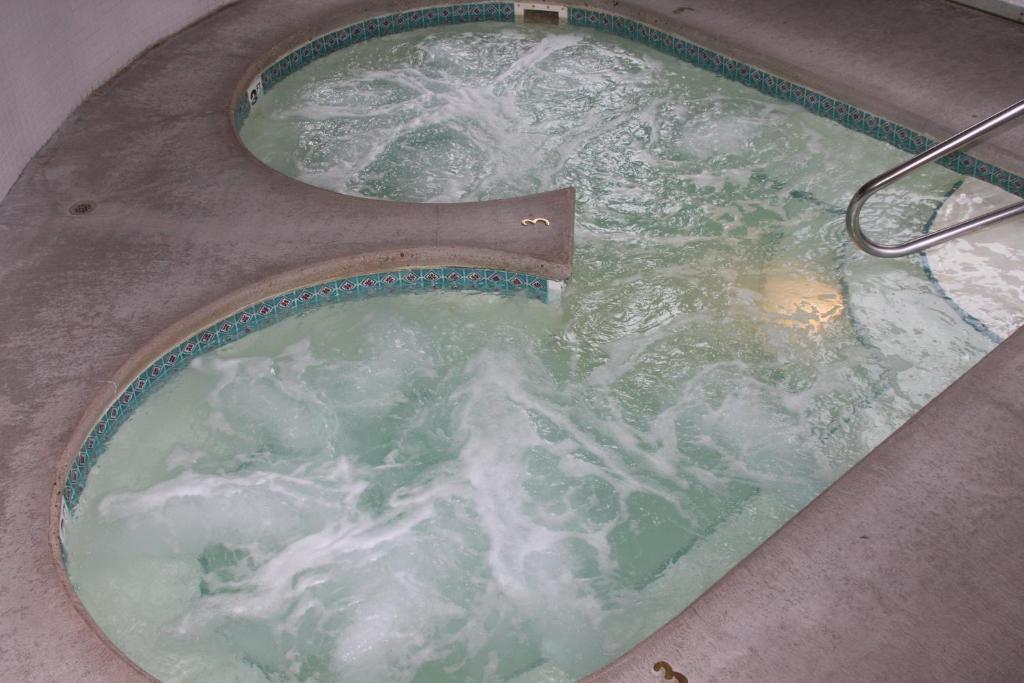 Budget Host Inn & Suites photo