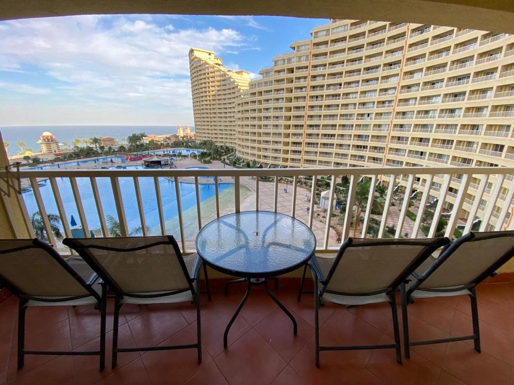 Porto Sokna with sea view pyramids apartments Family only — Hotel in Ataqah