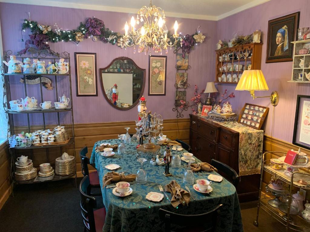 Emerald Necklace Inn Bed and Breakfast photo
