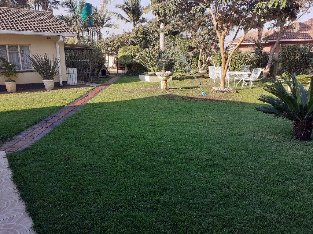 Beautiful 2-Bedroomed Guest Cottage in Harare — Hotel in Harare