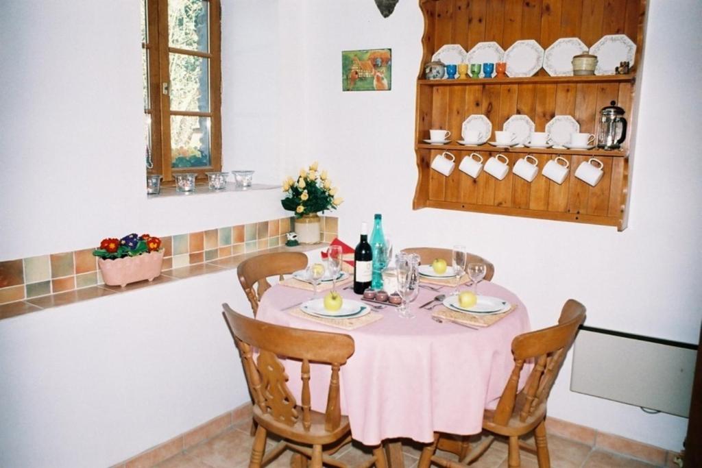 Beautiful 3-Bed Cottage in Passais-Villages photo