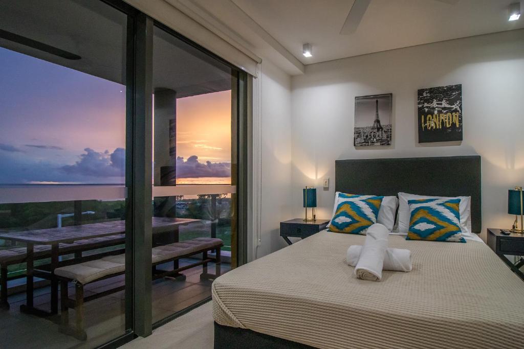 NEW - ZEN AT THE WATERFRONT - Luxury Waterfront Holiday Home for Families & Friends, Darwin