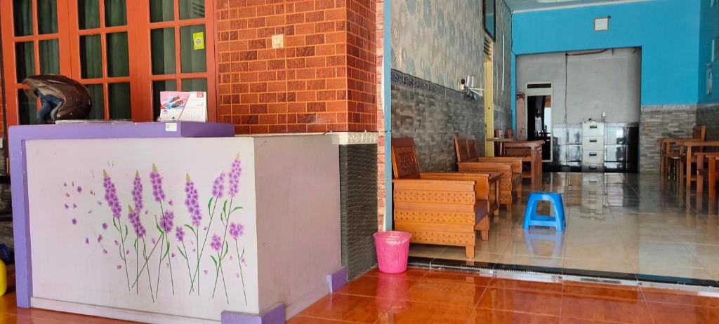 Hotel Keluarga Mekar Jaya Syariah Near UNS Solo フロント・ロビー