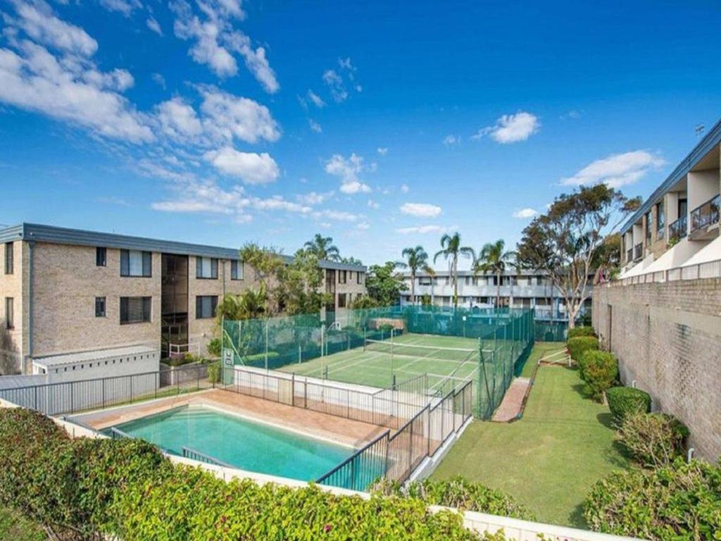 14 The Dunes large unit with pool tennis court and directly across from Fingal beach, Fingal Bay
