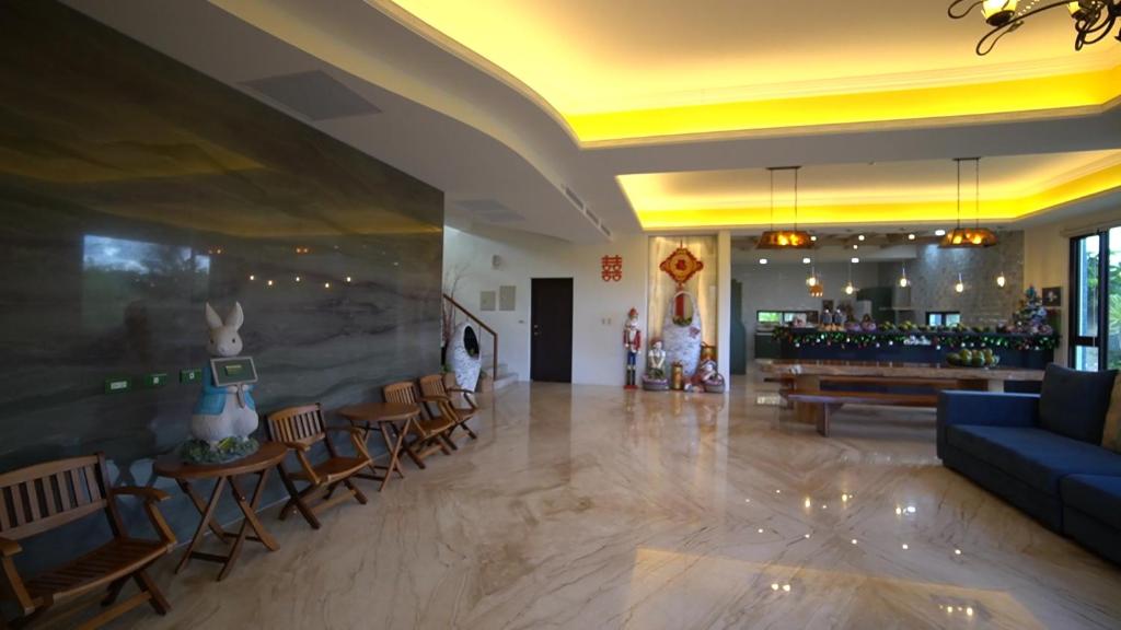 Shared lounge/TV area