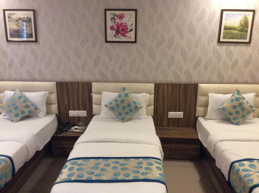 HOTEL RK PALACE photo