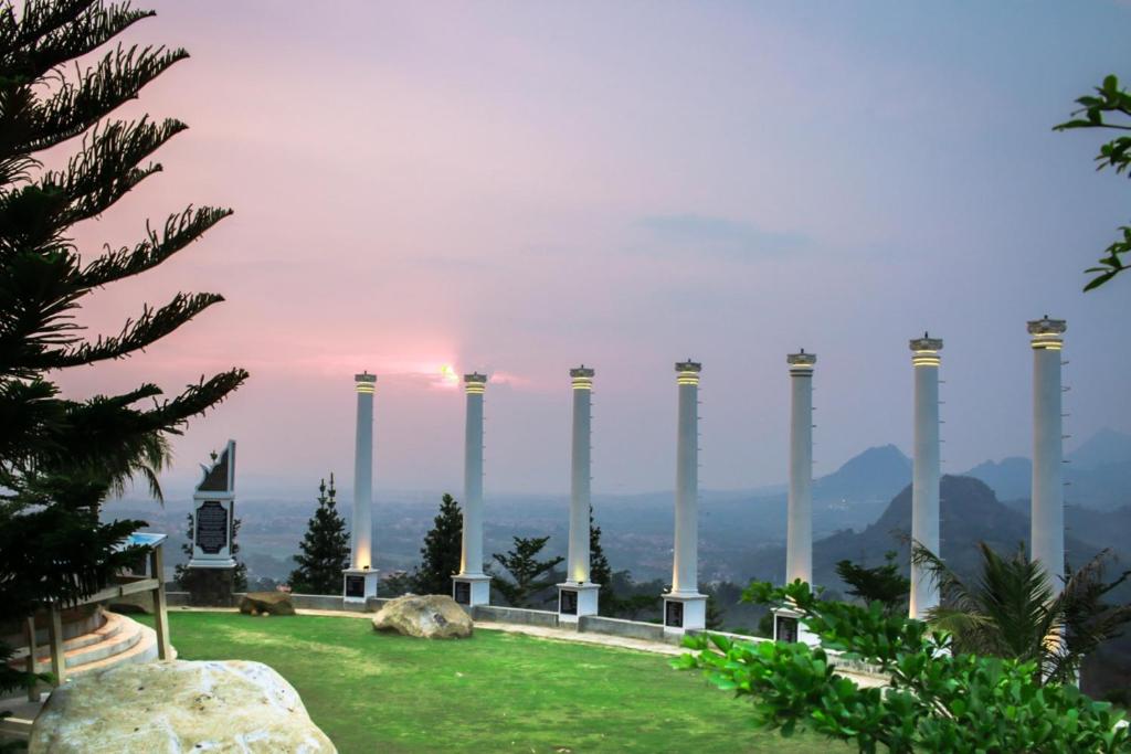 Hidden Valley Hills — Hotel in Purwakarta