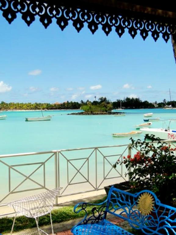 2 bedrooms appartement at Grand Baie 10 m away from the beach with sea view enclosed garden and wifi photo