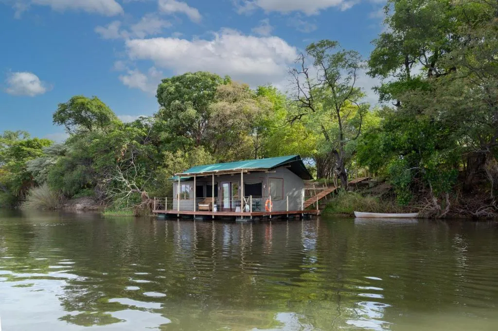 Ndhovu Safari Lodge, hotel in Mahango