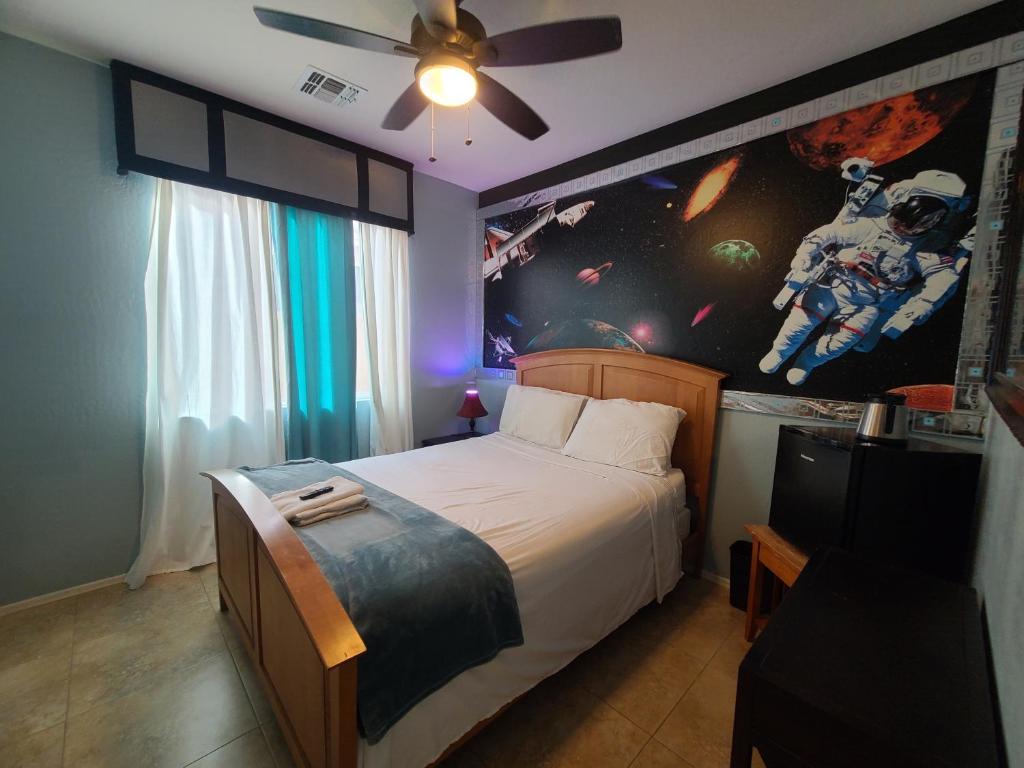 Phoenix home near freeways and airport photo