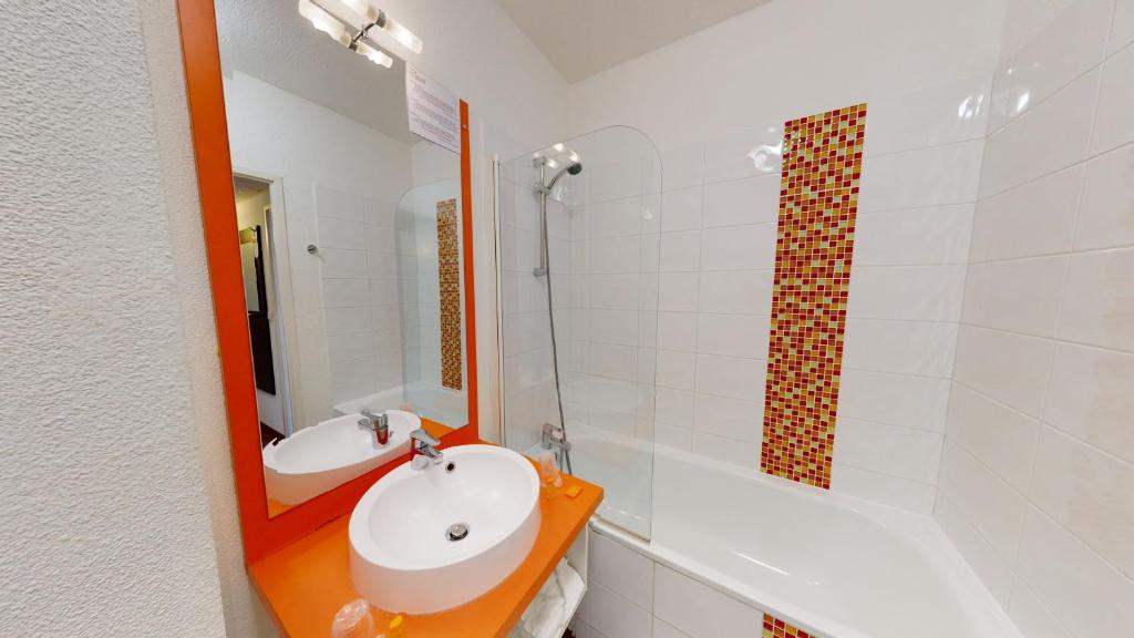 Bathroom, Alezan Hotel & Residence in Toulouse