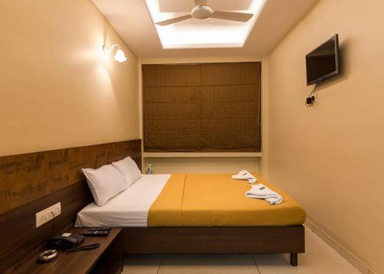 Hotel Darshan Vishwas photo