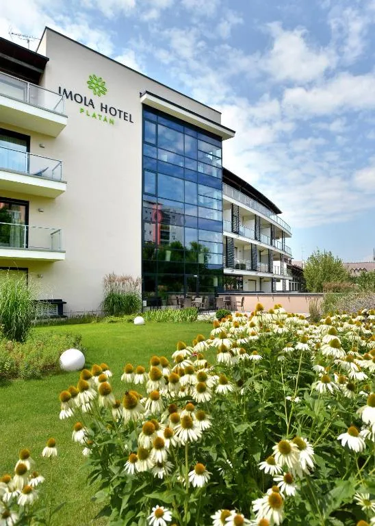 Imola Hotel Platán, hotel in Eger