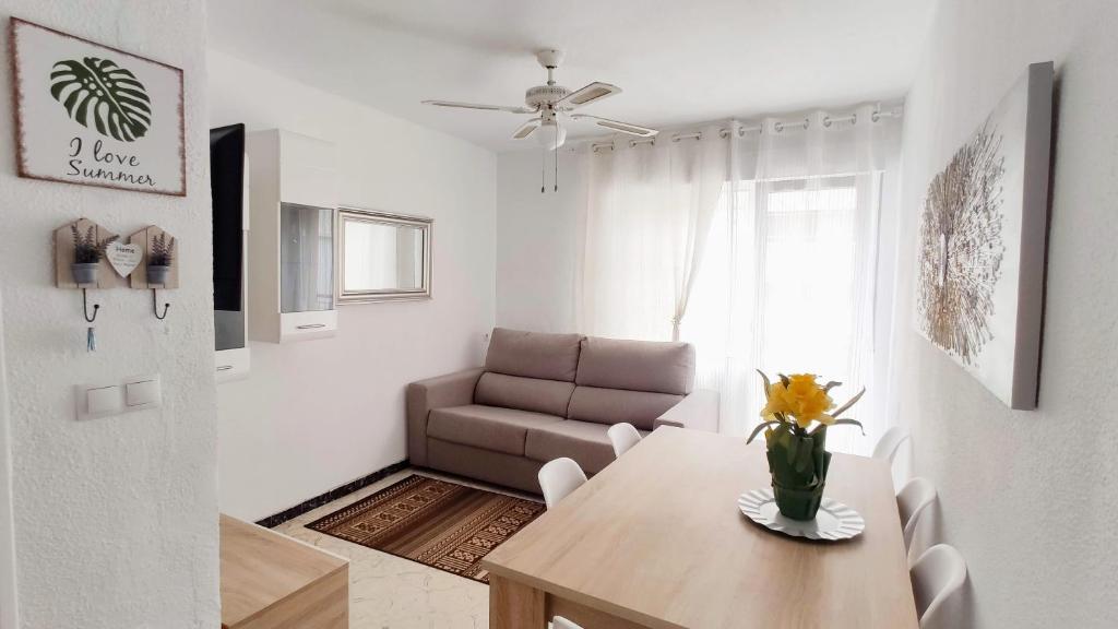 Sunny apartment near the beach - 4