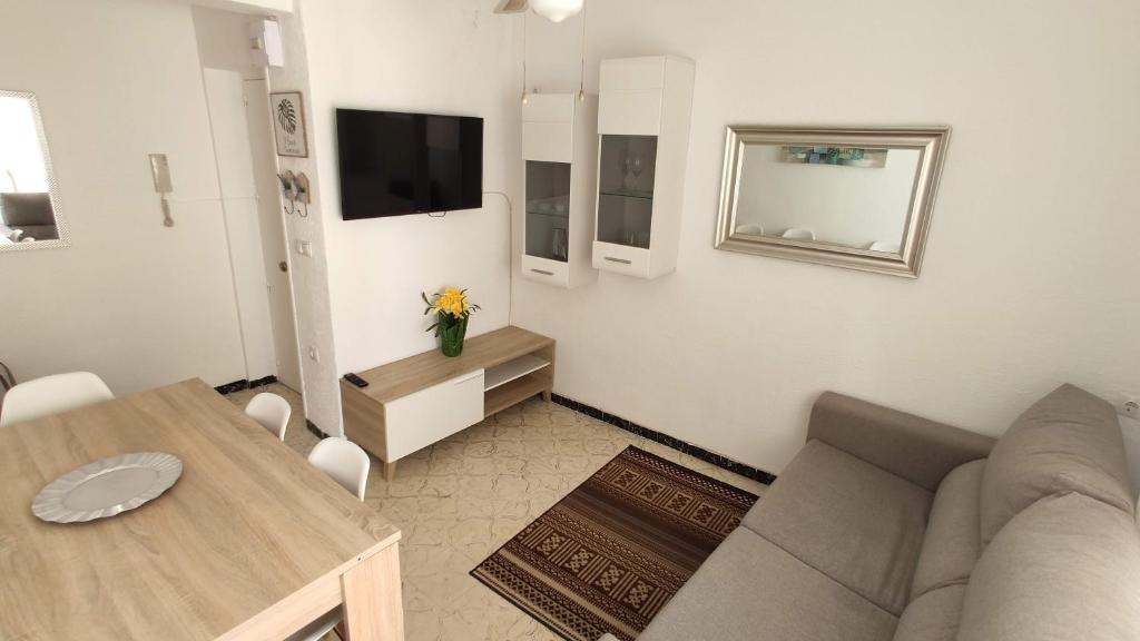 Sunny apartment near the beach - 3