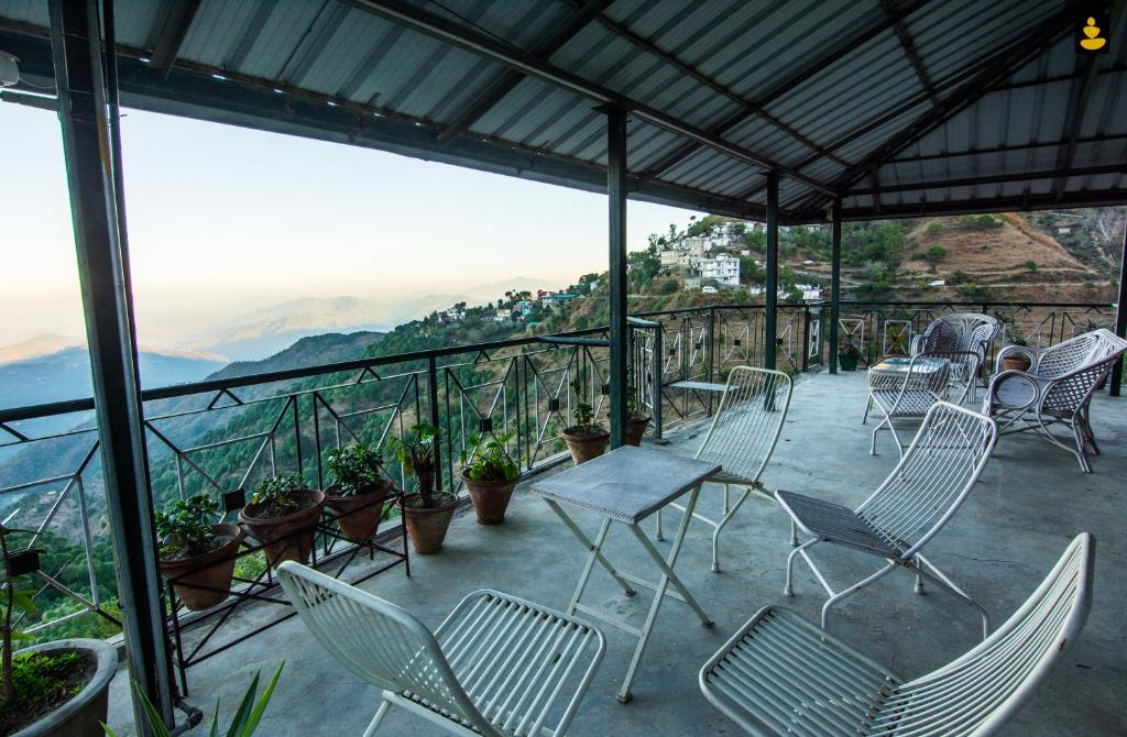 LivingStone 2BHK Cozy Homestay in Kasauli Hills photo
