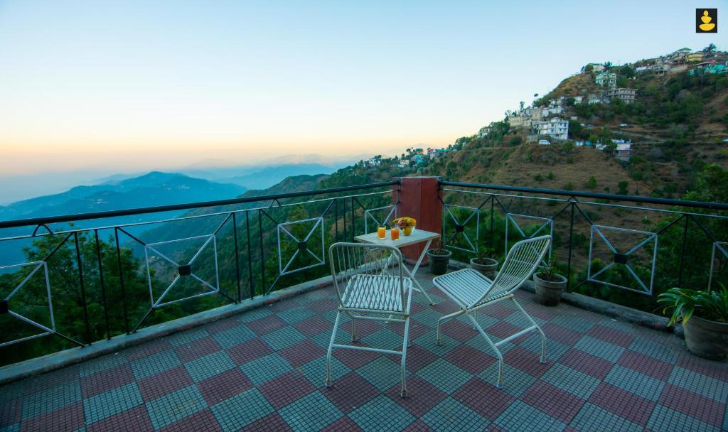 LivingStone 2BHK Cozy Homestay in Kasauli Hills — Hotel in Kasauli