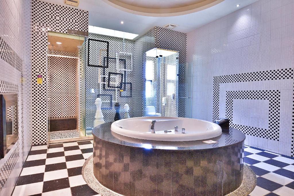 Steamroom