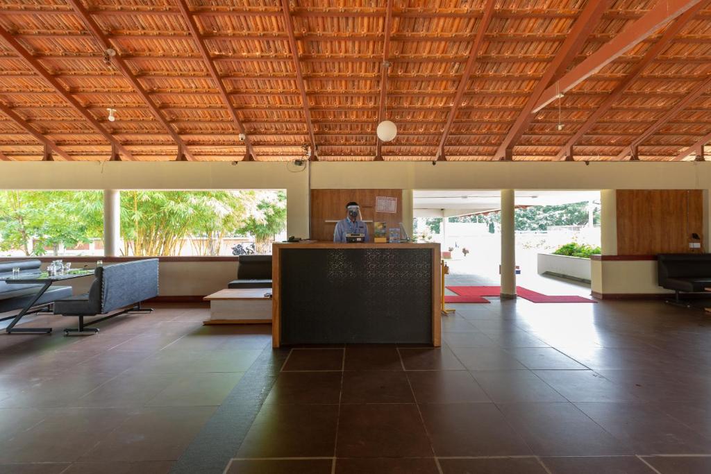 KSTDC Hotel Mayura Yagachi Belur 전경