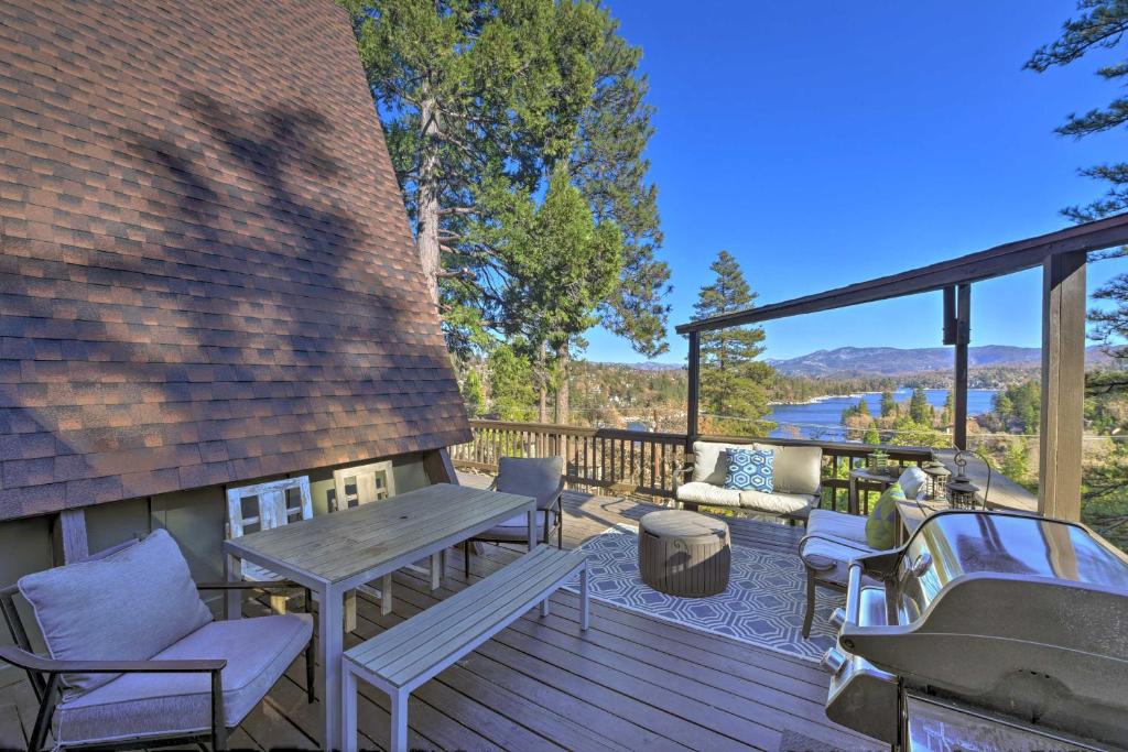 A-Frame Home with 3 Decks and Lake Arrowhead Views!, Lake Arrowhead