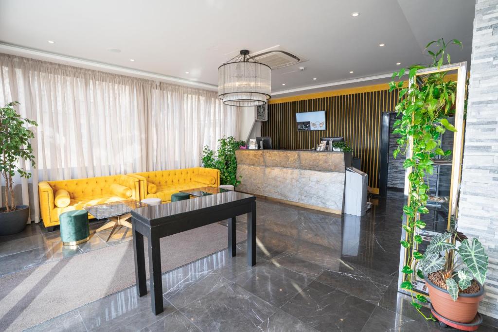 마이 홈 호텔의 모던한 객실 또는 로비 이미지