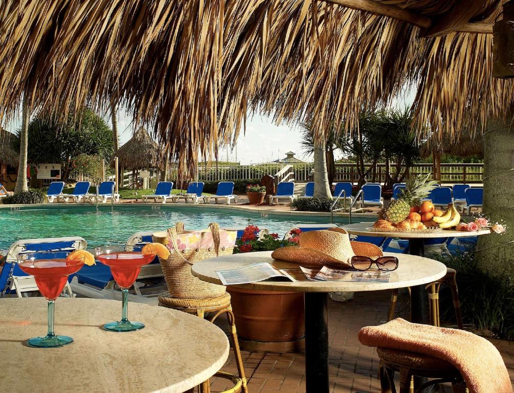 Bar/lounge, Palm Beach Shores Resort and Vacation Villas in Palm Beach (FL)