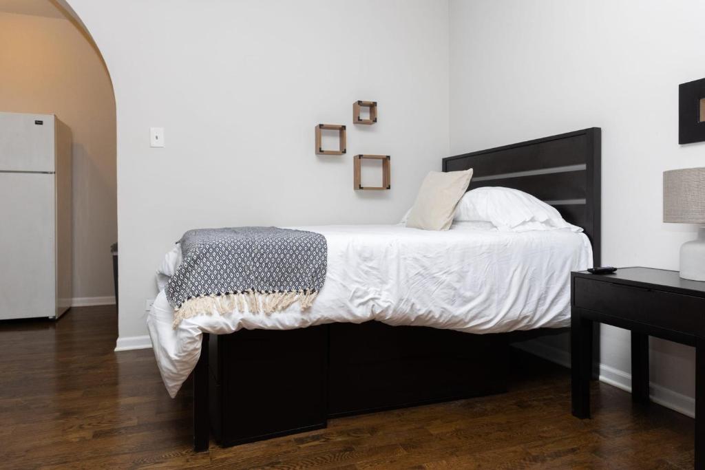 Classic Studio with Fast Transit to UChicago &amp; DT by Zen Rentals — Hotel in Chicago (IL)