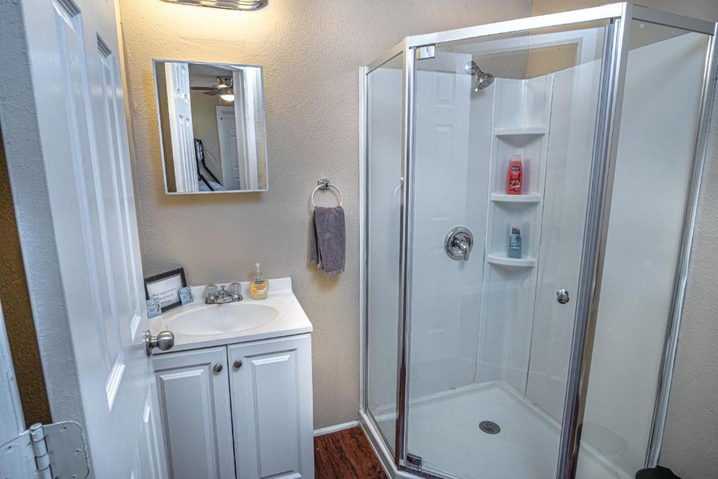 Nice 3B 2BA Near Downtown 2 Min AtandT Center photo