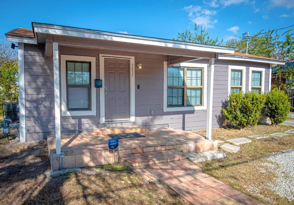 Nice 3B 2BA Near Downtown 2 Min AtandT Center photo