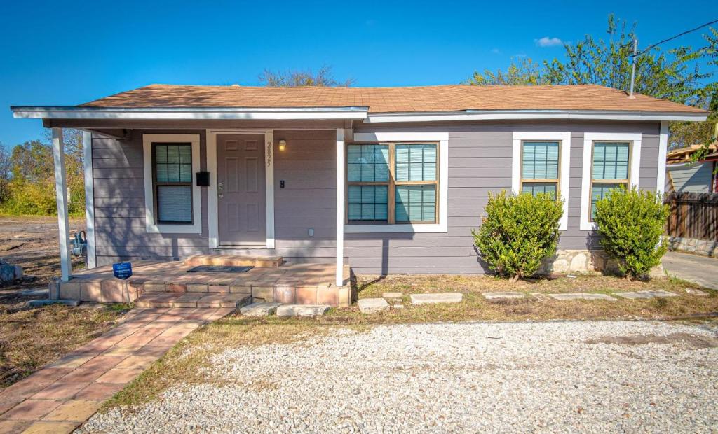 Nice 3B 2BA Near Downtown 2 Min AtandT Center — Hotel in San Antonio (TX)
