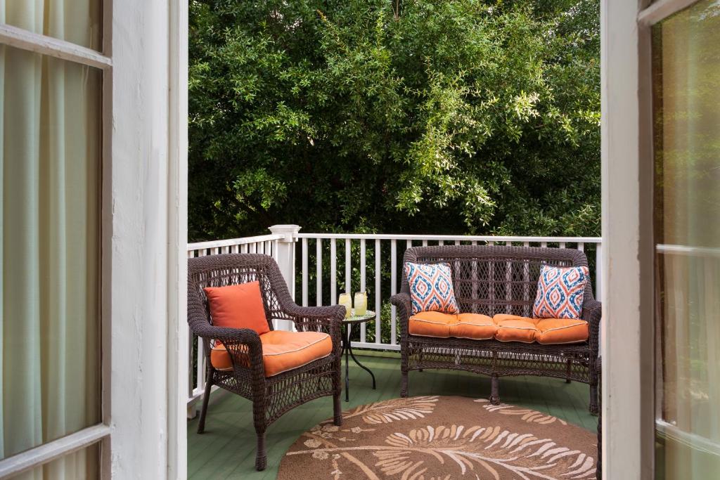 Azalea Inn and Villas photo
