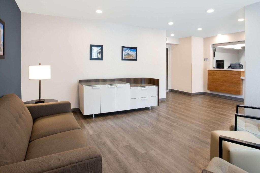 WoodSpring Suites Daytona Beach Int'l Speedway 전경