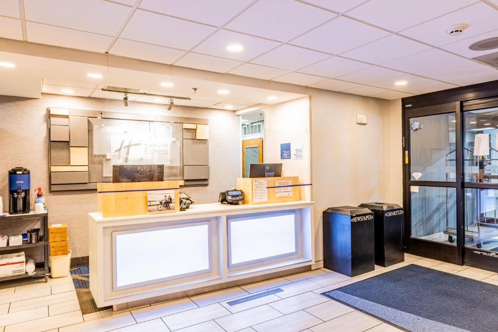 Holiday Inn Express Indianapolis South photo