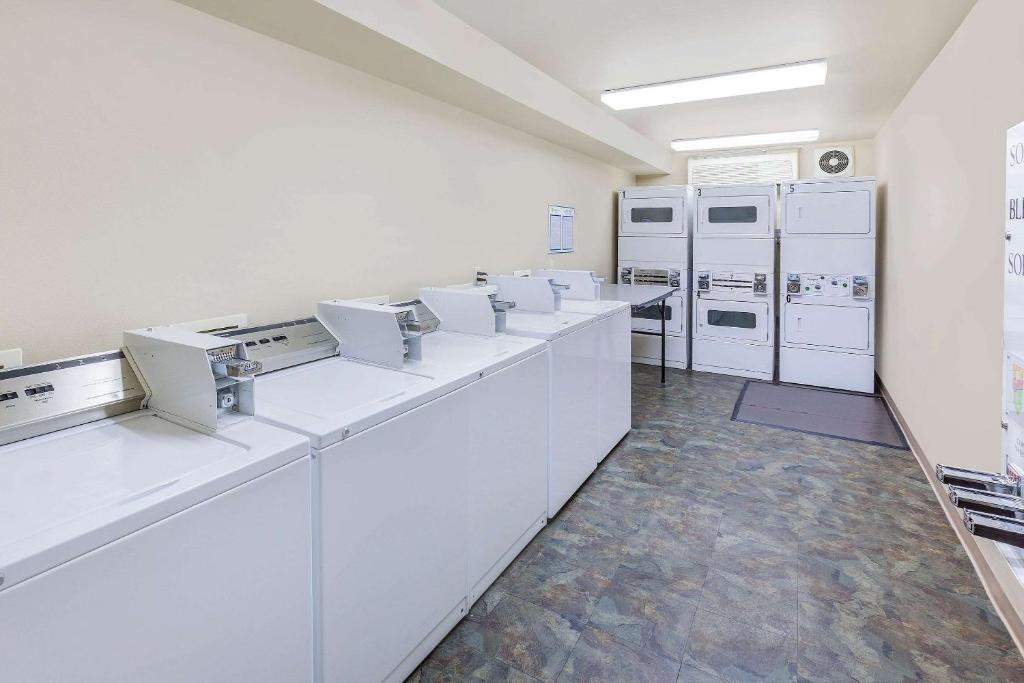 WoodSpring Suites Ankeny Des Moines photo