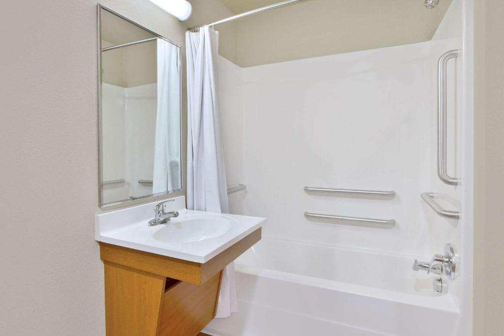 WoodSpring Suites Odessa photo
