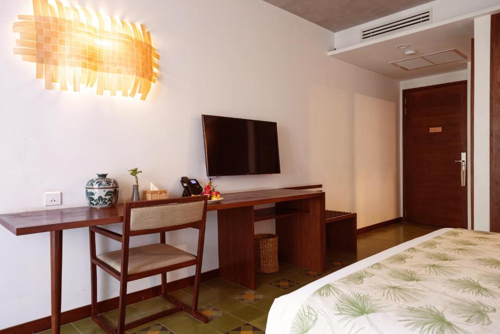 Shared lounge/TV area
