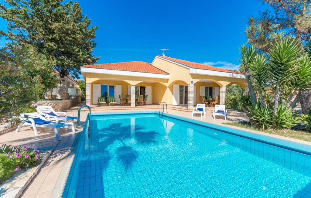 дом вир. средиземноморский стиль зданий в италии. сельский домик. дом вир. архитектура вилла в испано-мавританском.