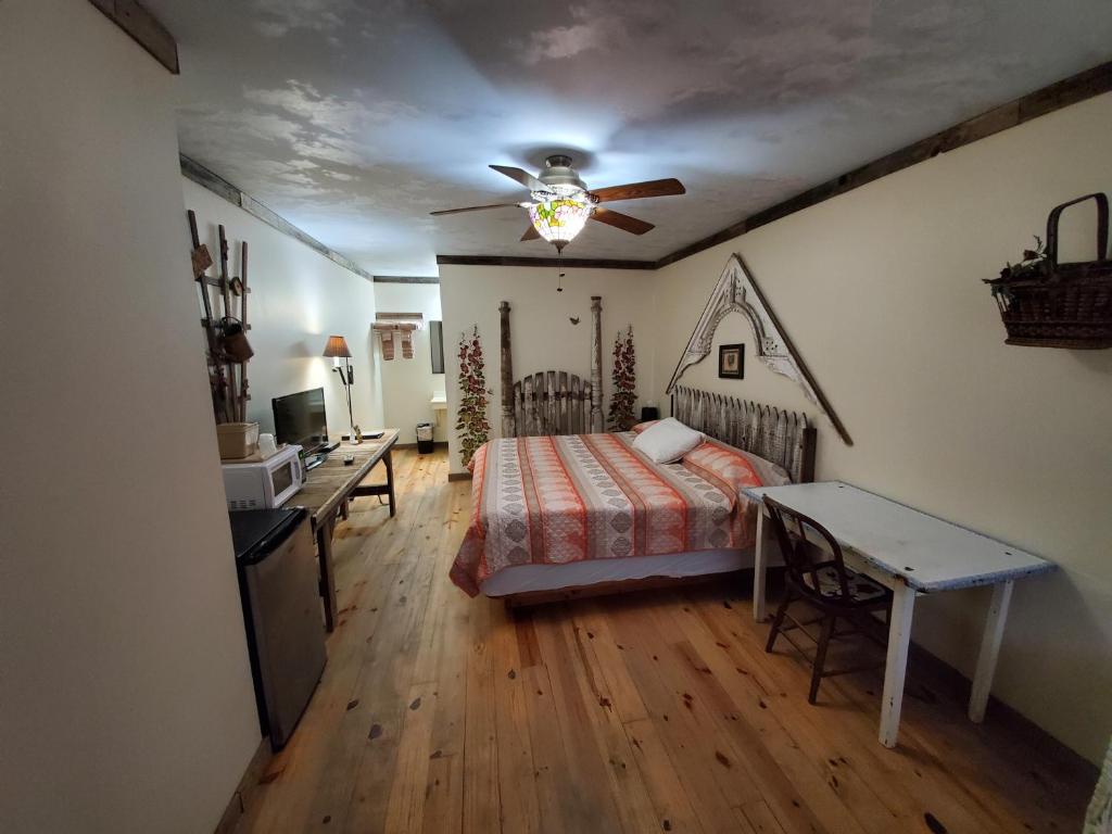 Jamesport Inn photo