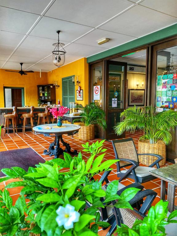 Shared lounge/TV area