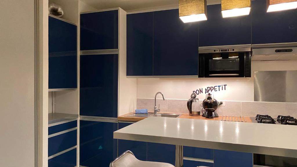 Azur, studio classé, climatisé, wifi, ascenseur, à 75 m de la plage - 4