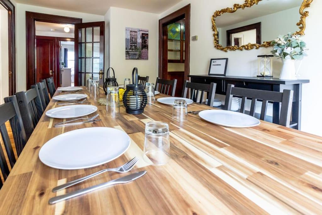 Perfect vacation flat large 3-Bedroom Family Home Parking Coffee